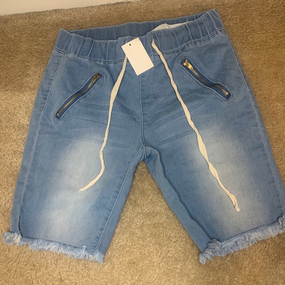 Bermuda Shorts 📍WM